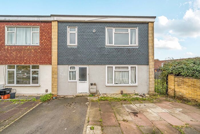 4 Bedroom End Of Terrace House For Sale In Mannington Park, Rodbourne, Swindon, SN2