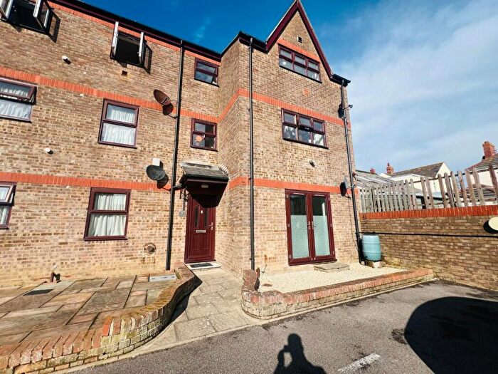 2 Bedroom Flat To Rent In Abbotsbury Road, Weymouth, DT4