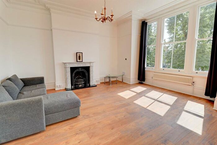 1 Bedroom Apartment For Sale In Holly Walk, Leamington Spa, CV32