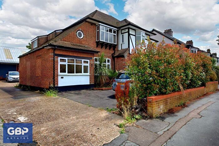 3 Bedroom Apartment To Rent In Grenfell Avenue, Hornchurch, RM12