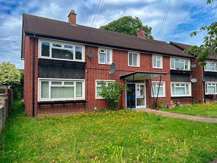 1 Bedroom Apartment For Sale In Anne Way, West Molesey, KT8