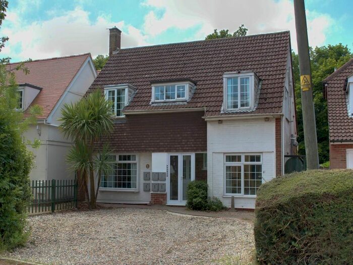 1 Bedroom Flat To Rent In Woodland Way, Canterbury CT2