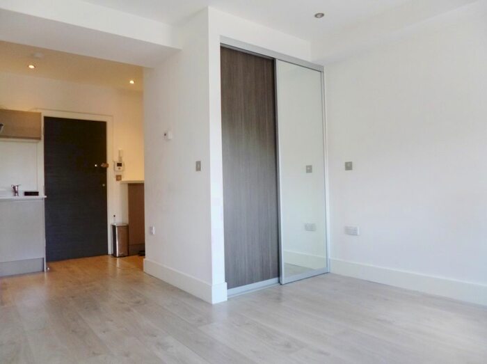 1 Bedroom Flat To Rent In Clarendon Road, Watford, WD17