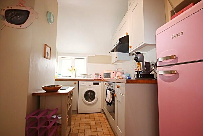 2 Bedroom Apartment For Sale In High Street, Billingshurst, RH14