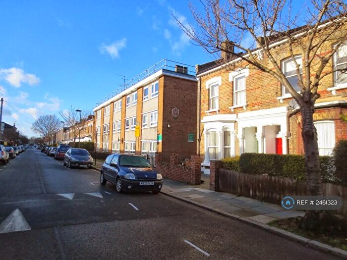 Studio To Rent In Stubbs House, London, N4