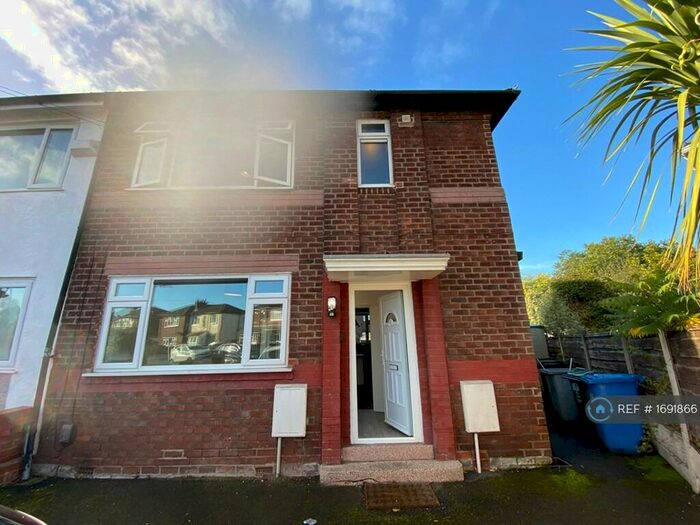 3 Bedroom Semi-Detached House To Rent In Kingsway Park, Urmston, Manchester, M41