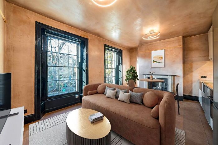 3 Bedroom Maisonette To Rent In Camberwell New Road, Oval, SE5