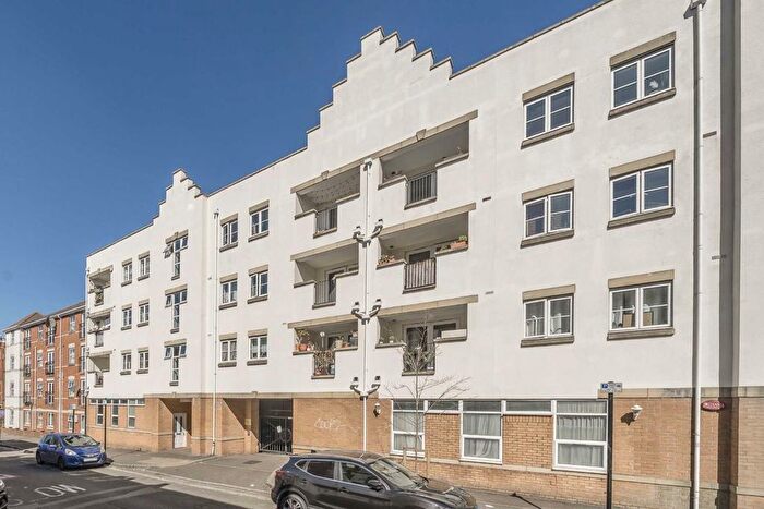 2 Bedroom Flat To Rent In Morrish Road, London, SW2