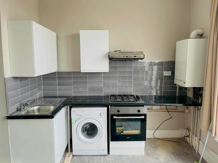 1 Bedroom Flat To Rent In Green Lane, Ilford, IG3