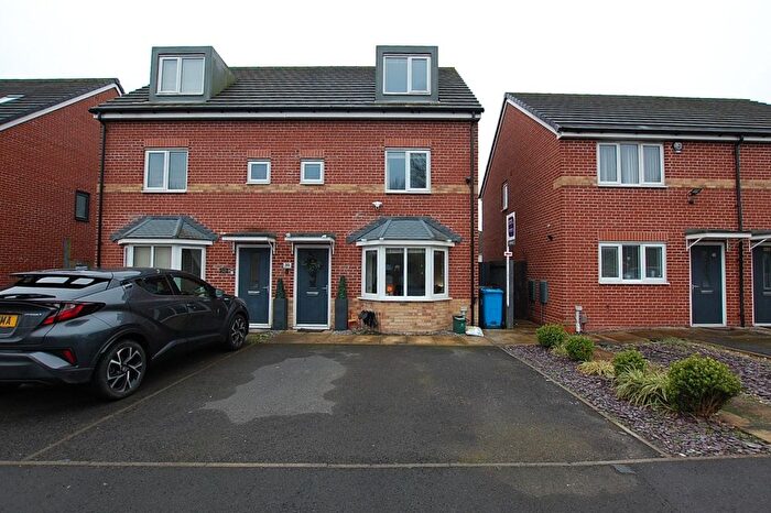 3 Bedroom Semi-Detached House For Sale In Whitebank Road, Oldham, Greater Manchester, OL8