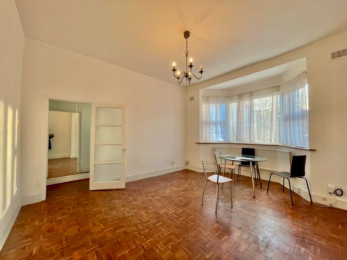 1 Bedroom Flat To Rent In Lichfield Grove, London, N3