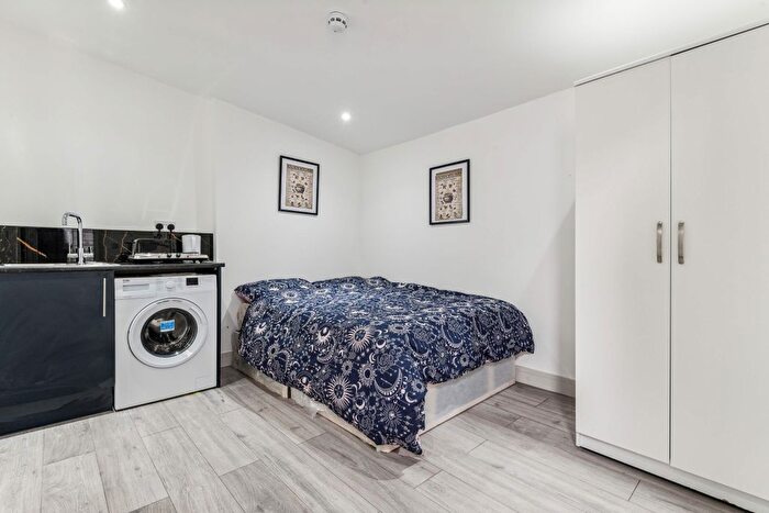 1 Bedroom Flat To Rent In Upper Tooting Road, London, SW17