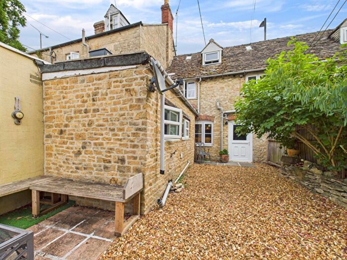 3 Bedroom Cottage For Sale In Gloucester Road, Cirencester, GL7