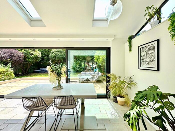 4 Bedroom Detached House For Sale In Orkney Close, Leighton Buzzard, LU7