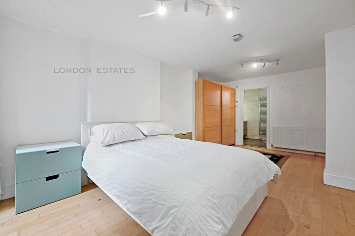 2 Bedroom Maisonette For Sale In Brackenbury Road, Hammersmith, W6