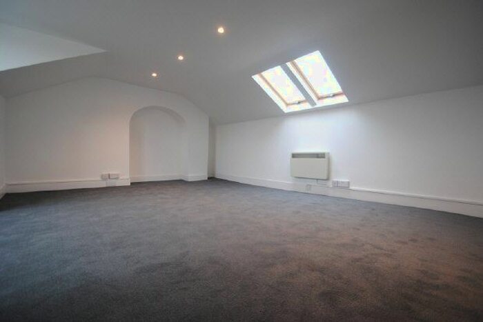 Studio To Rent In Solway Road, London, SE22