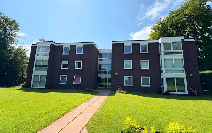 2 Bedroom Apartment To Rent In Bramhall Lane, Stockport, SK3