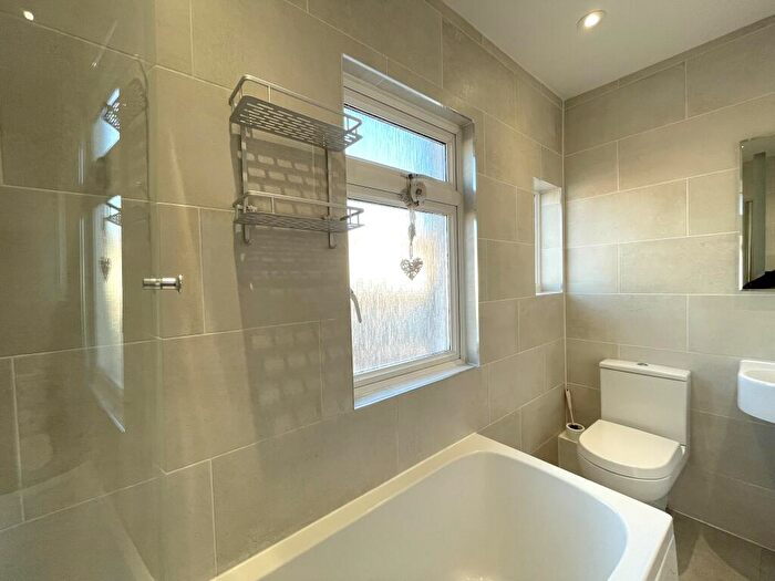 4 Bedroom Semi Detached House For Sale In Mount Road, New Malden, KT3