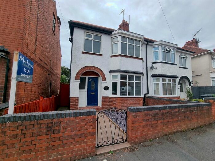 3 Bedroom Semi-Detached House To Rent In Offmore Road, Kidderminster, DY10