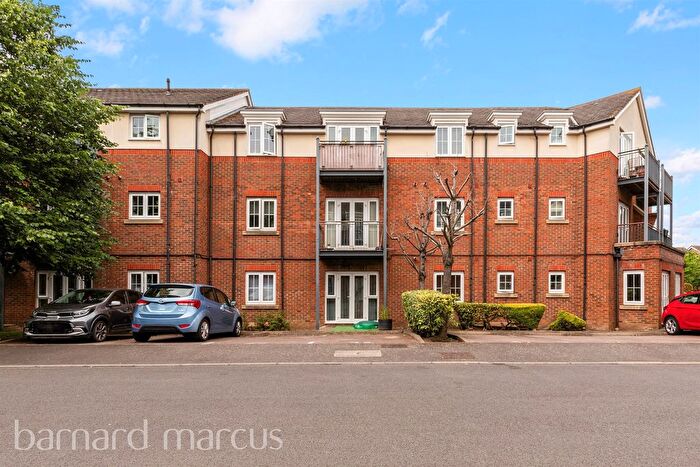 2 Bedroom Flat For Sale In Hemlock Close, London, SW16