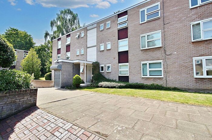 3 Bedroom Flat For Sale In Hepple Close, Isleworth, TW7