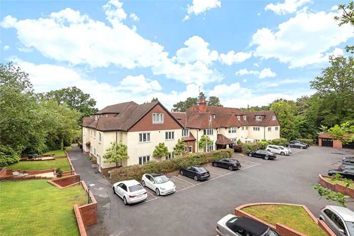 2 Bedroom Flat For Sale In Woking, Surrey, GU22