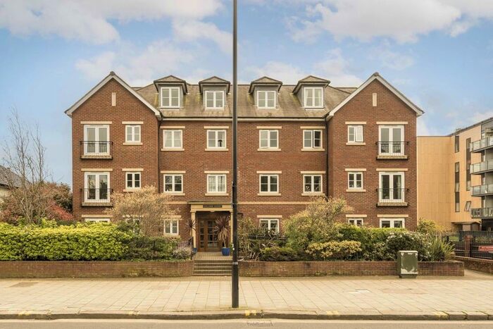 2 Bedroom Flat To Rent In Golden Court, Isleworth, TW7