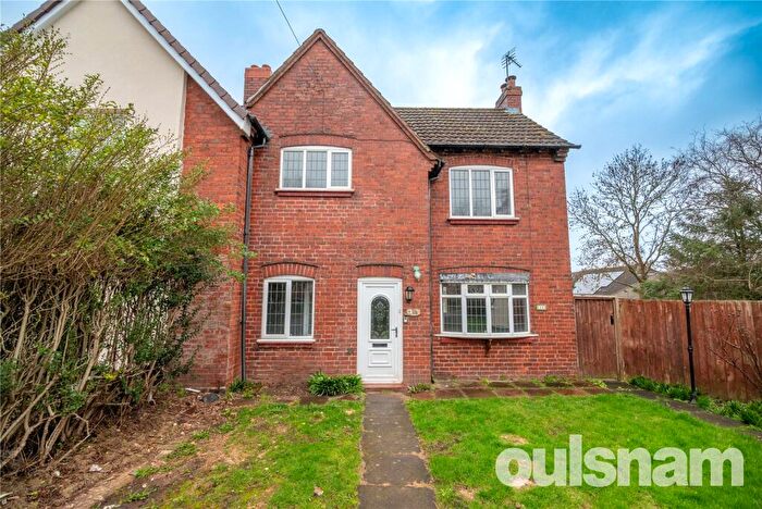 3 Bedroom Semi Detached House To Rent In Yew Tree Road, Smethwick, West Midlands, B67