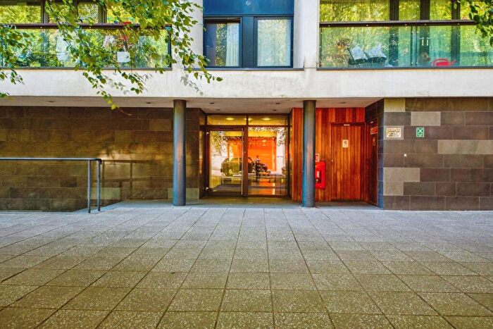 2 Bedroom Flat For Sale In Burford Road, London, E15