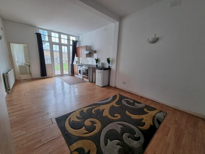 Studio To Rent In Gloucester Road, Croydon, Surrey, CR0