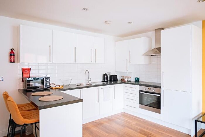 2 Bedroom Flat To Rent In Loates Lane, Watford, WD17