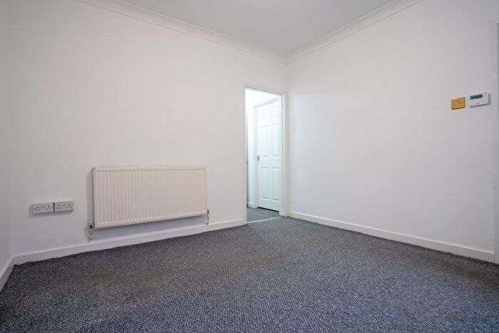 1 Bedroom Flat To Rent In North Road, Ferndale, CF43