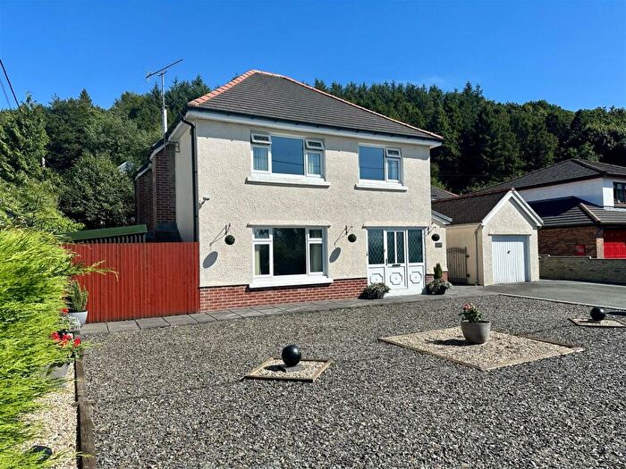 4 Bedroom Detached House For Sale In Carmarthen Road, Llanybydder, SA40