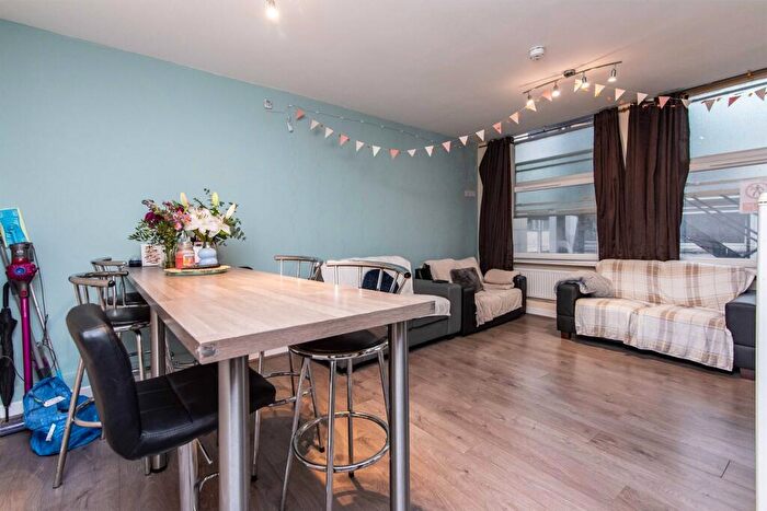 5 Bedroom Apartment To Rent In Equitable House, South Parade, NG1