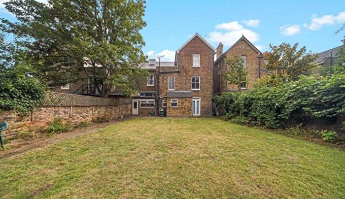 4 Bedroom Flat To Rent In Tyrwhitt Road, Brockley, London, SE4