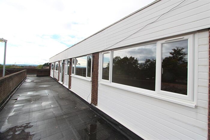 2 Bedroom Flat To Rent In Stroud Avenue, Willenhall, WV12