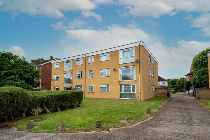 2 Bedroom Flat To Rent In Thicket Road, Sutton, SM1