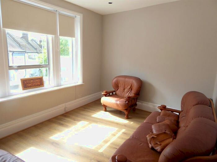 2 Bedroom Flat To Rent In Longley Road, Tooting Graveney, SW17