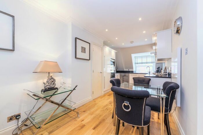 1 Bedroom Flat To Rent In Grosvenor Hill, London, W1K