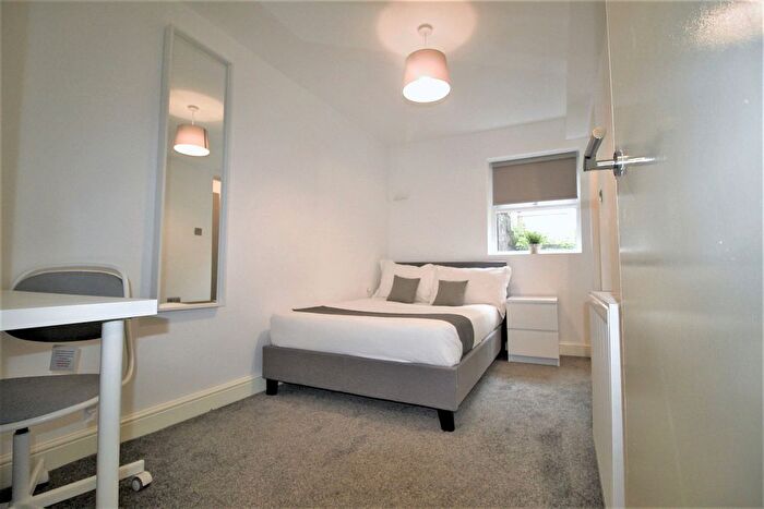 2 Bedroom Flat To Rent In Kelso Road, Leeds, LS2