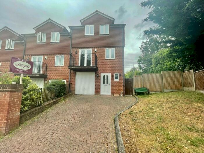 4 Bedroom House To Rent In Ashtree Court, Chatham, ME5