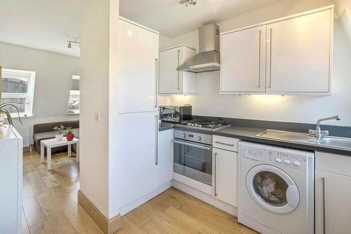 Studio To Rent In High Road, London, N2