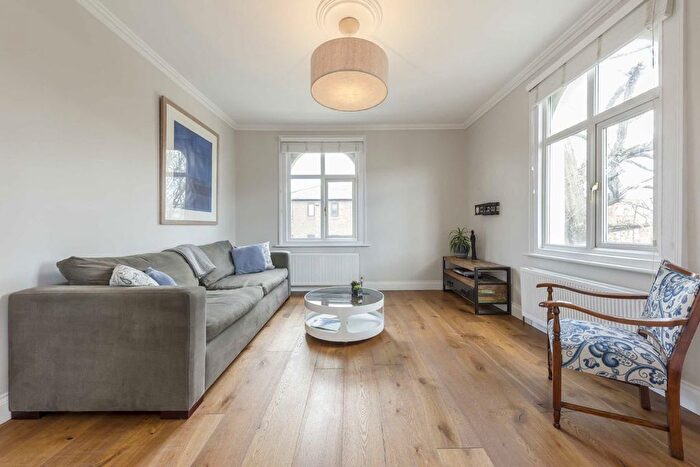 3 Bedroom Flat To Rent In Wellesley Road, London, W4