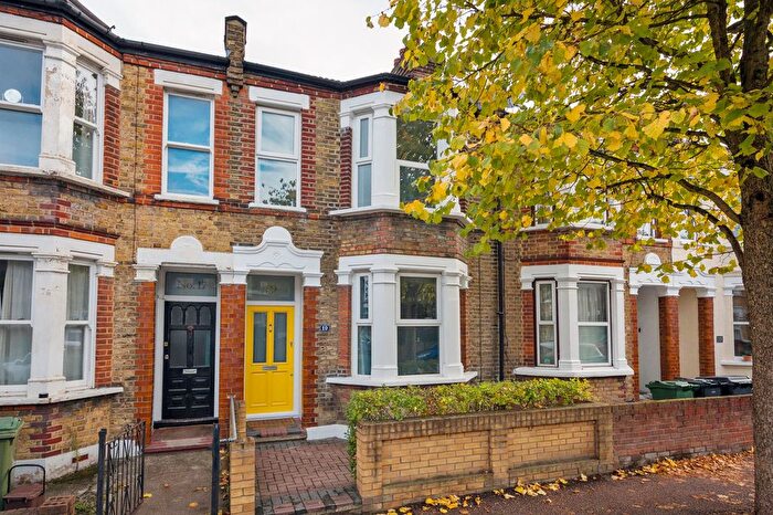 4 Bedroom Terraced House For Sale In Borwick Avenue, Walthamstow, E17