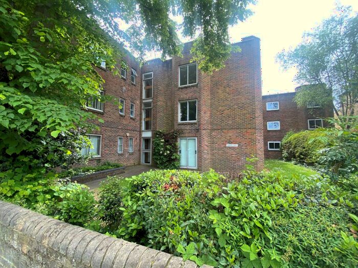2 Bedroom Apartment To Rent In Cherwell Court, Cambridge, CB3