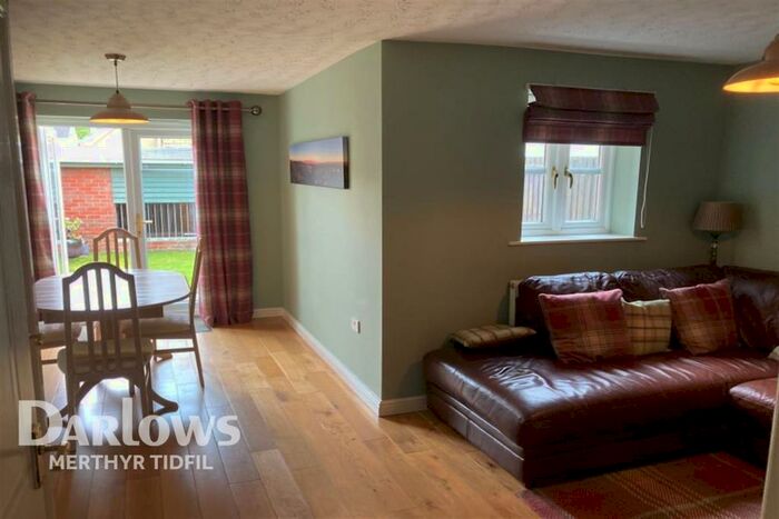 3 Bedroom Semi-Detached House To Rent In Lakeside Way, NP23