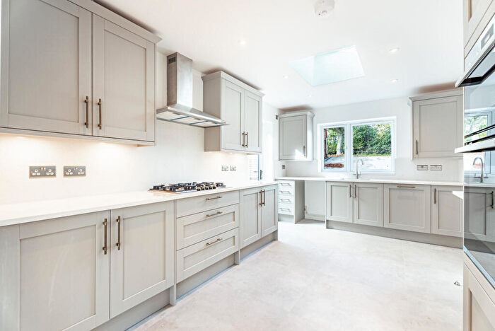 4 Bedroom End Of Terrace House For Sale In Batchwood Drive, St. Albans, Hertfordshire, AL3