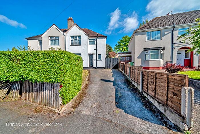 3 Bedroom Semi-Detached House For Sale In Smithfield Road, Walsall, WS3