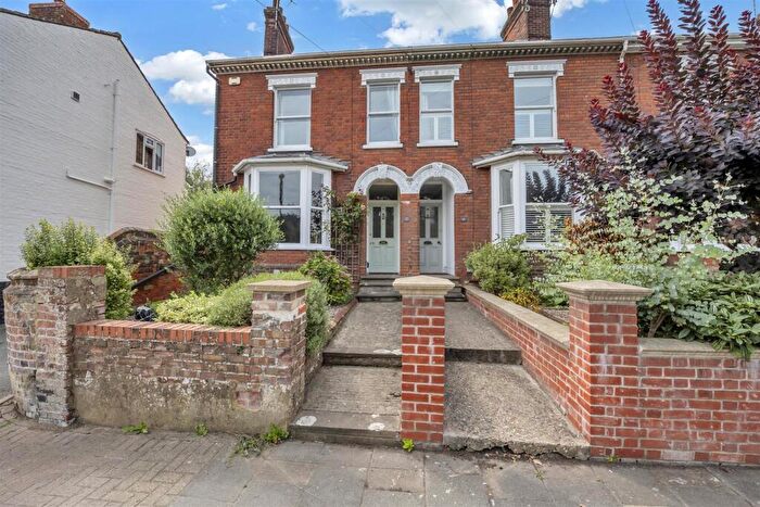 3 Bedroom Town House For Sale In Out Risbygate, Bury St. Edmunds, IP33