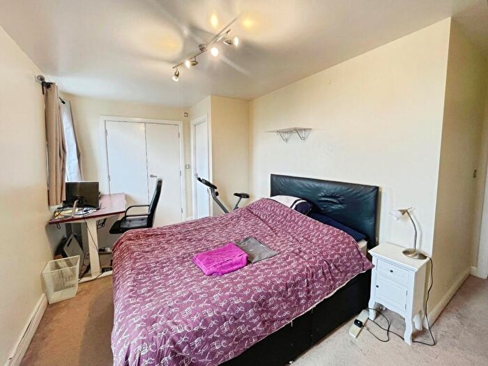 2 Bedroom Apartment To Rent In Hanover Avenue, London, E16
